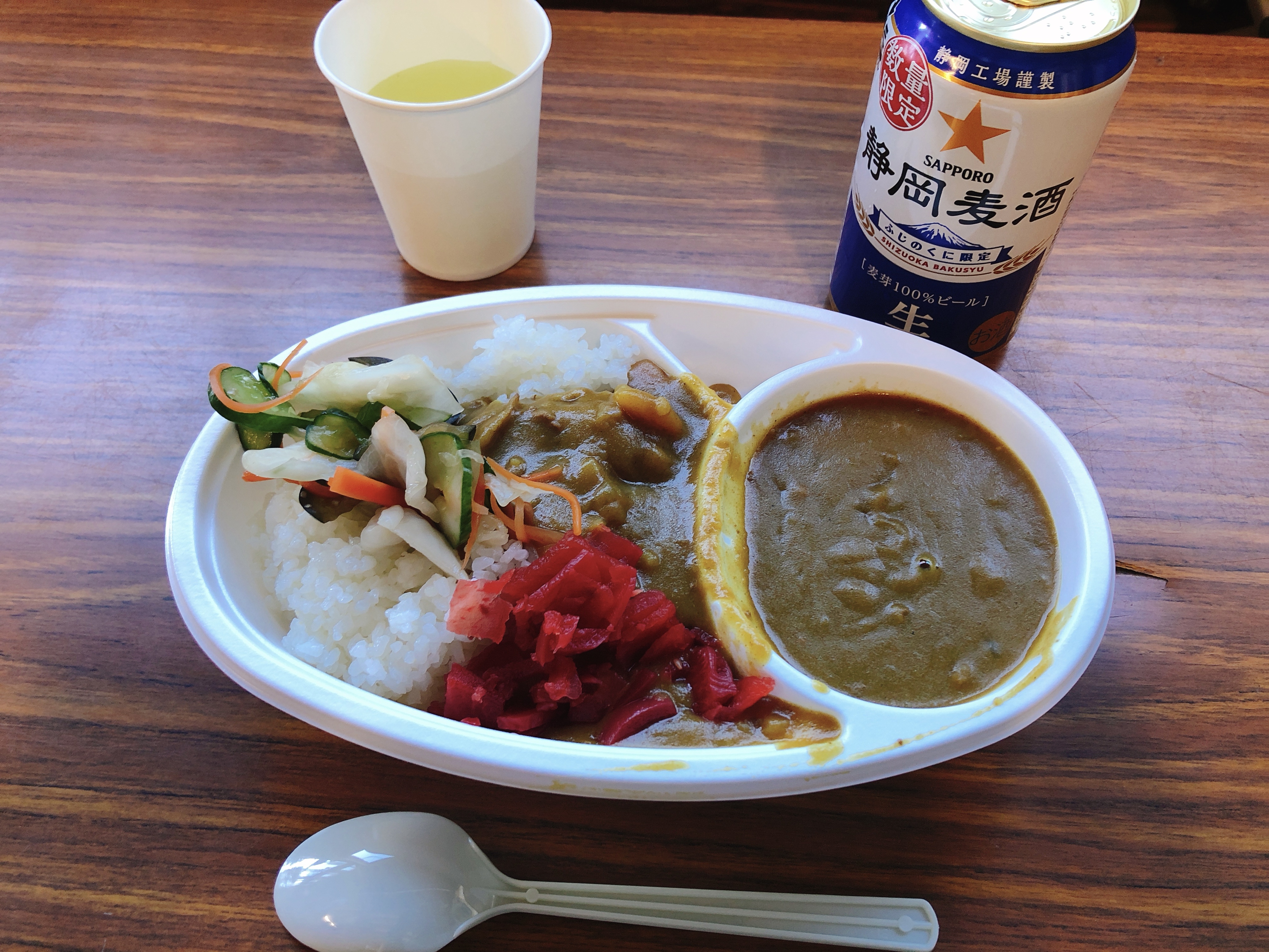 赤岩八合館のおかわり自由カレー 富士山の山小屋食事