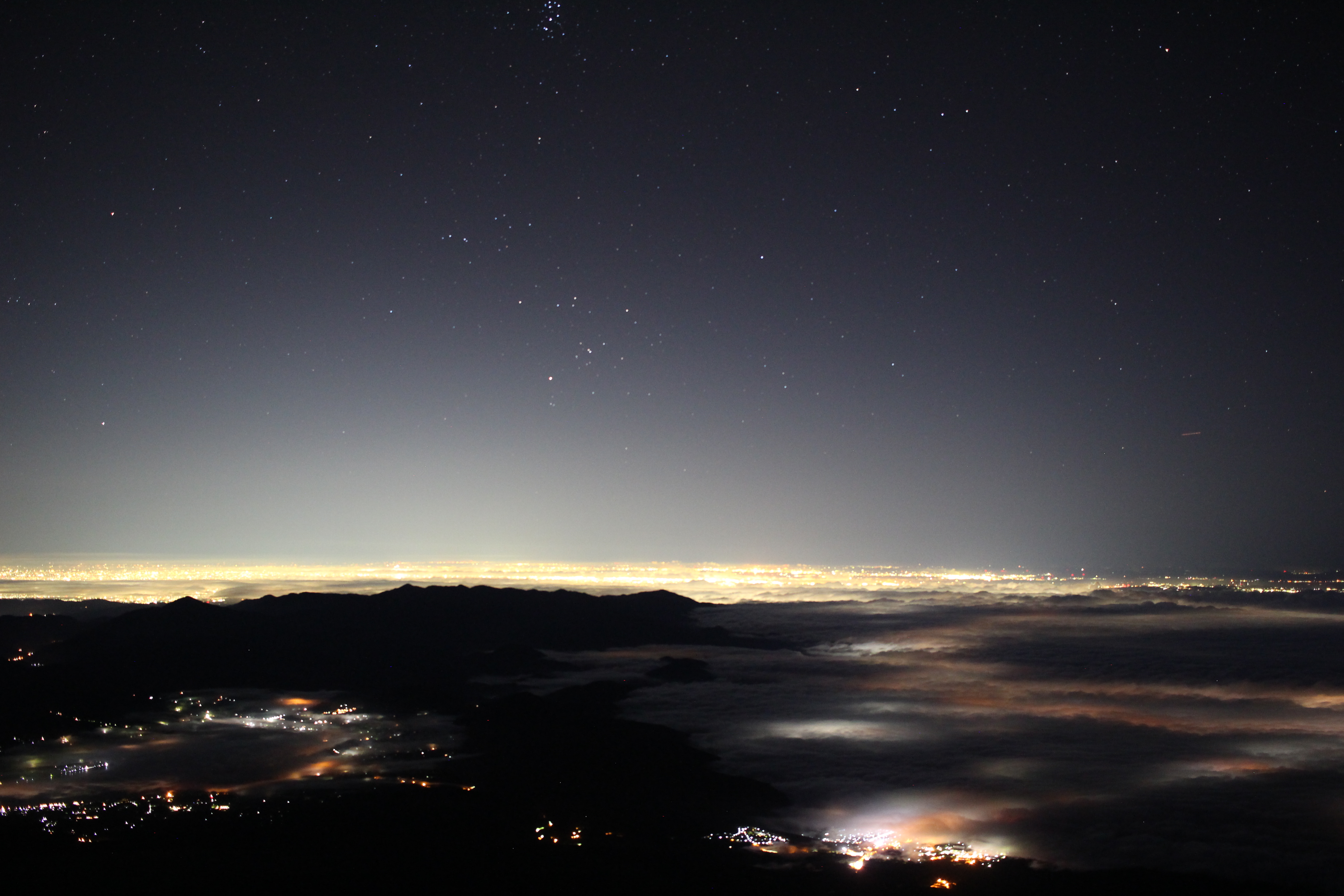 赤岩八合館から見下ろす東京方面の夜景 富士山の山小屋