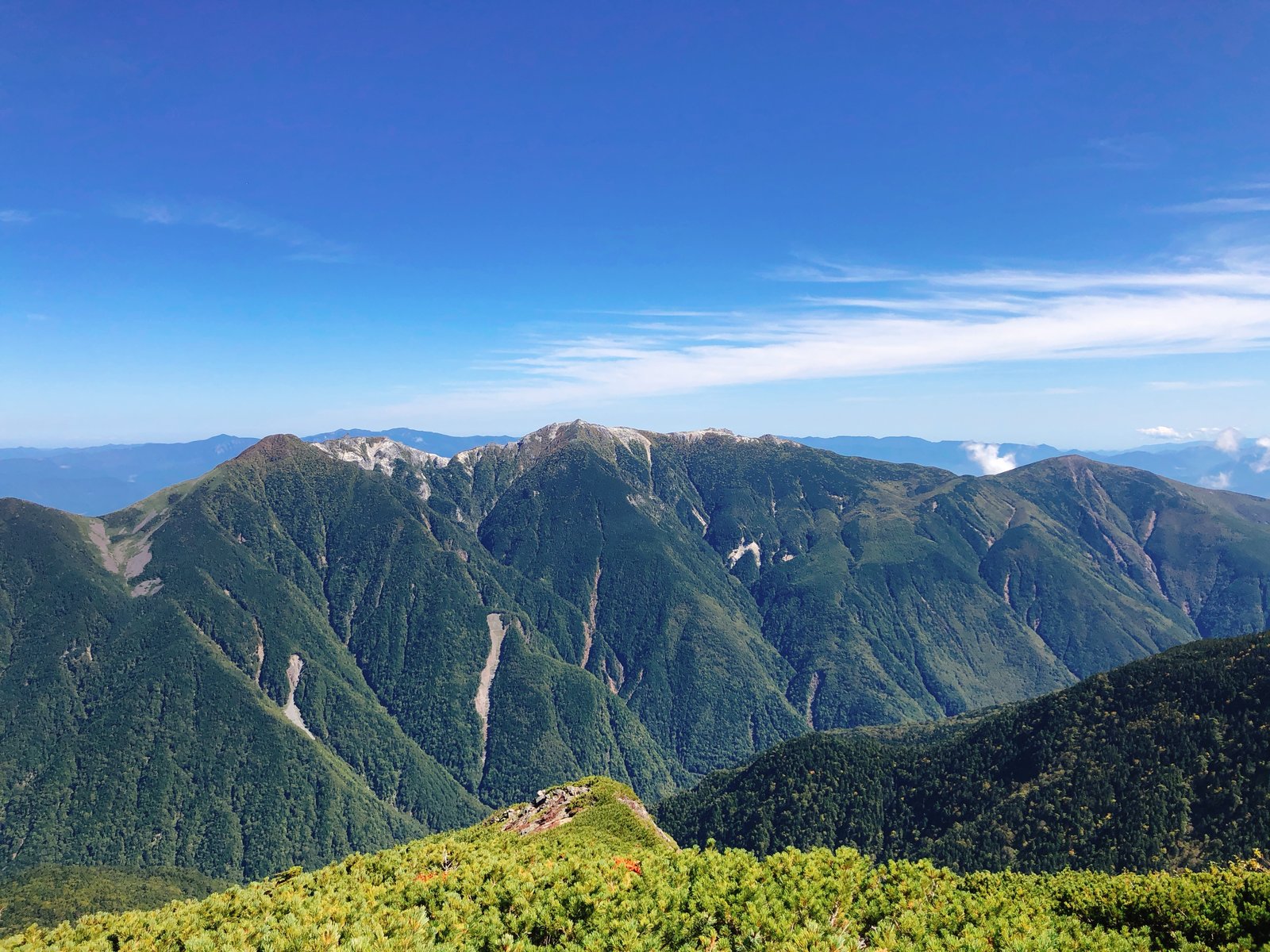 小太郎尾根から眺める鳳凰三山 地蔵ヶ岳のオベリスク 南アルプス