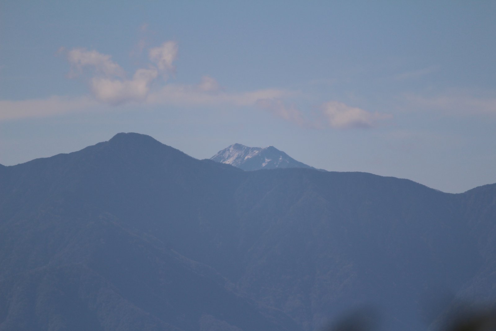 竜ヶ岳から見た笊ヶ岳と聖岳 南アルプス ヤマカルテ