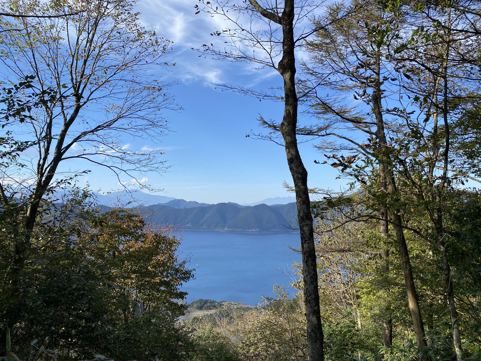 竜ヶ岳 石仏ルートの下りから見えた本栖湖 ヤマカルテ