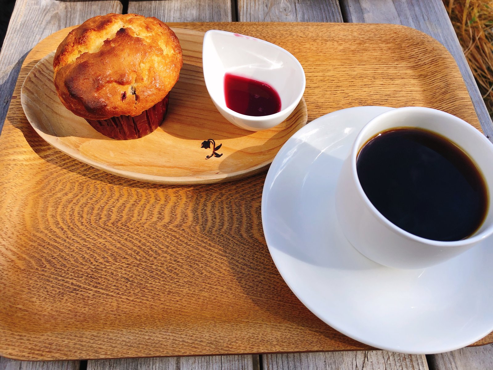 黒百合ヒュッテのコケモモマフィンとホットコーヒー 山小屋カフェのおやつ ヤマカルテ