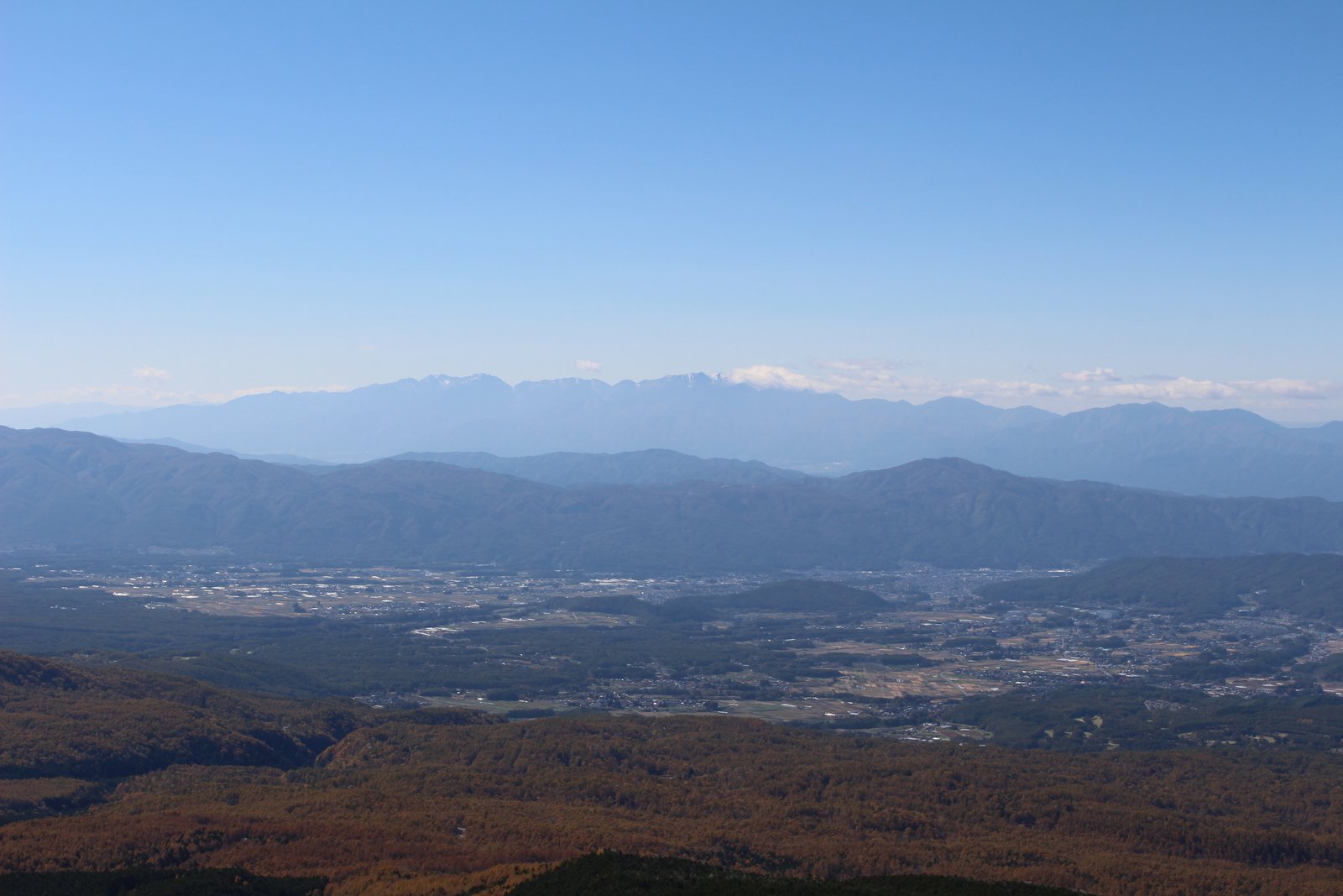 茶臼山から見た中央アルプスの峰々とふもとの街 北八ヶ岳からの展望 ヤマカルテ
