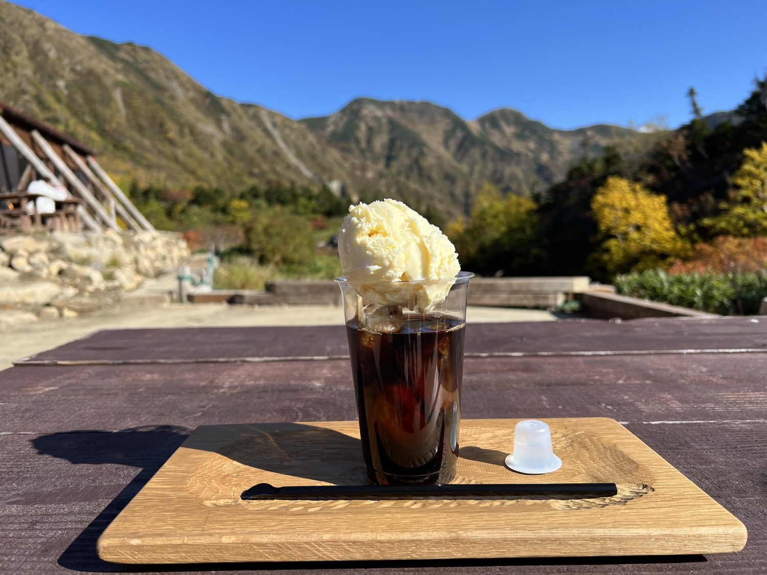 鏡平山荘のコーヒーフロート 登山中の休憩とエネルギー補給