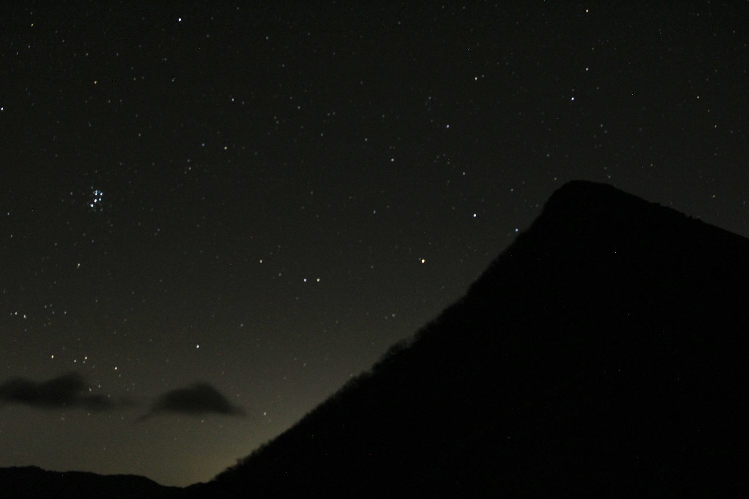 樅沢岳越しの星空と街明かり 北アルプスの夜