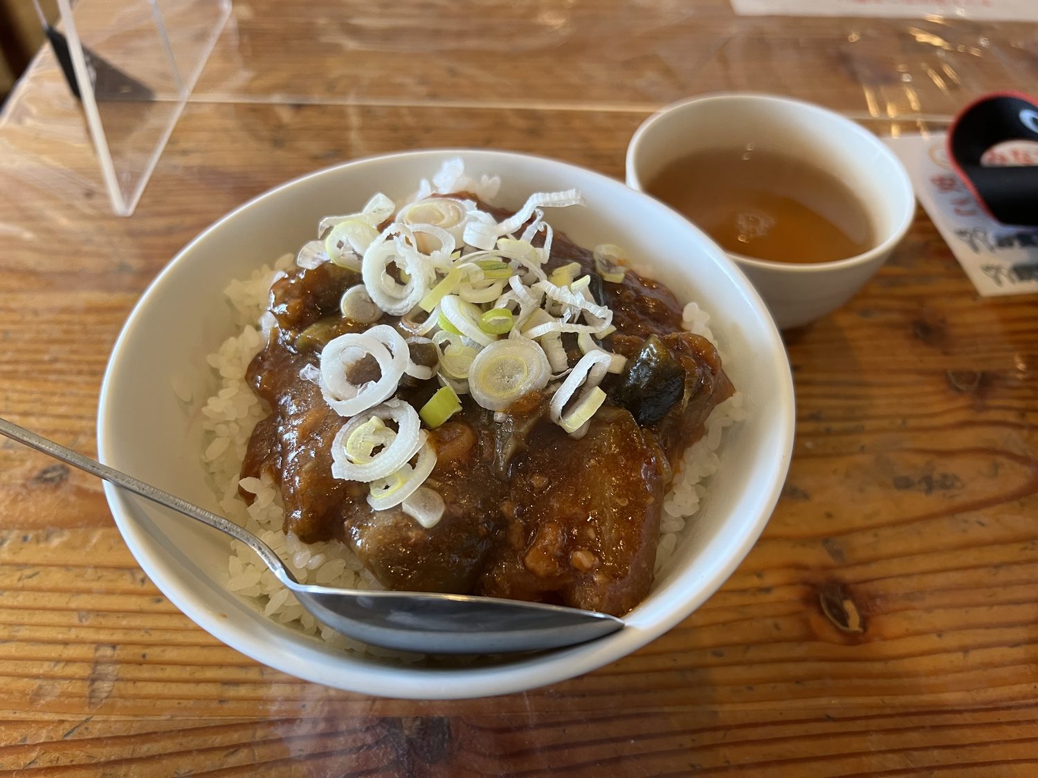 槍ヶ岳山荘の麻婆茄子丼 標高3000mの昼食