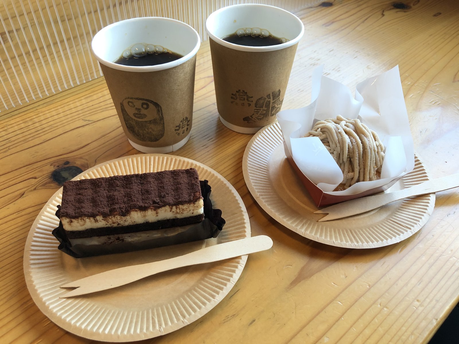 燕山荘名物のケーキとコーヒー 燕岳テント泊の楽しみ